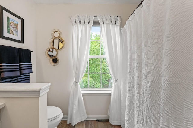 1514 Cardinal Ln, Mount Juliet, TN 37122 - full bath featuring wood finished floors, plenty of natural light, baseboards, and toilet
