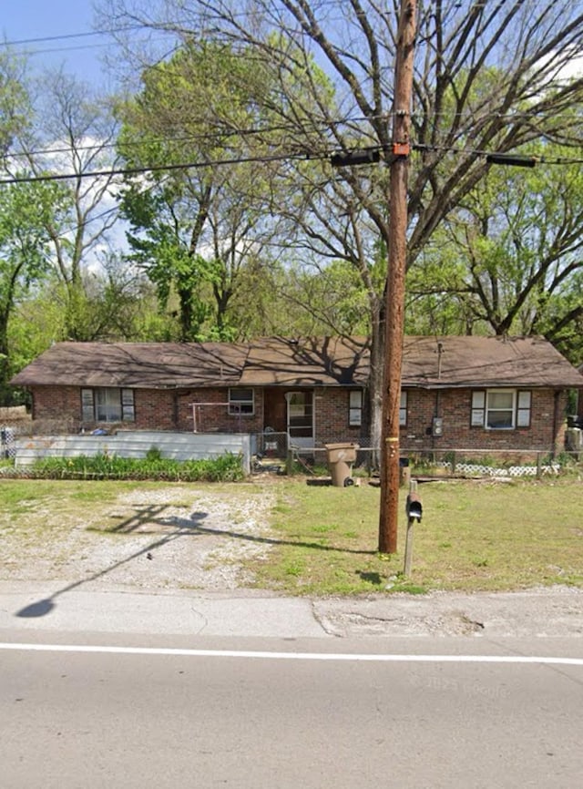 2520 Glenrose Ave, Nashville, TN 37210 - ranch-style home featuring brick siding and a front lawn