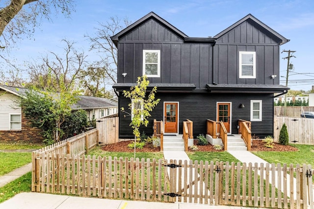 600B 41st Ave N, Nashville, TN 37209 - view of front of home featuring a gate, board and batten siding, and a fenced front yard