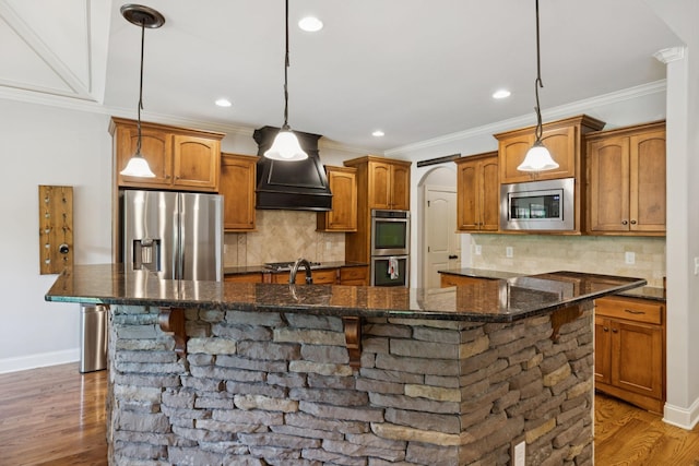 4181 Miles Johnson Pkwy, Spring Hill, TN 37174 - kitchen with stainless steel appliances, a spacious island, baseboards, decorative backsplash, and arched walkways