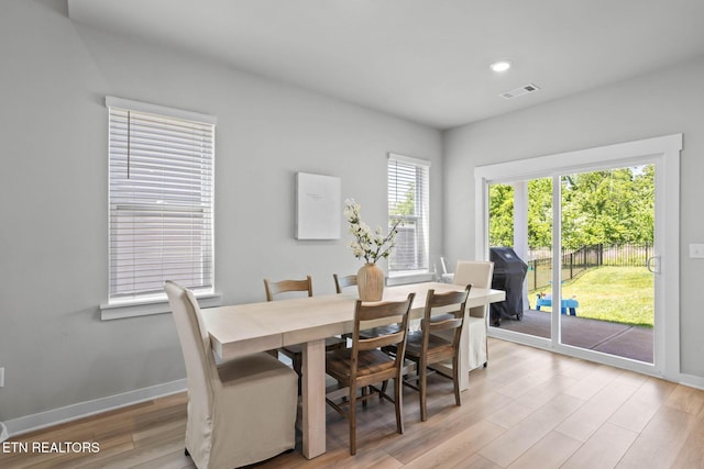324 Gulfstream Dr, Gallatin, TN 37066 - dining space featuring light wood-style floors, baseboards, and recessed lighting