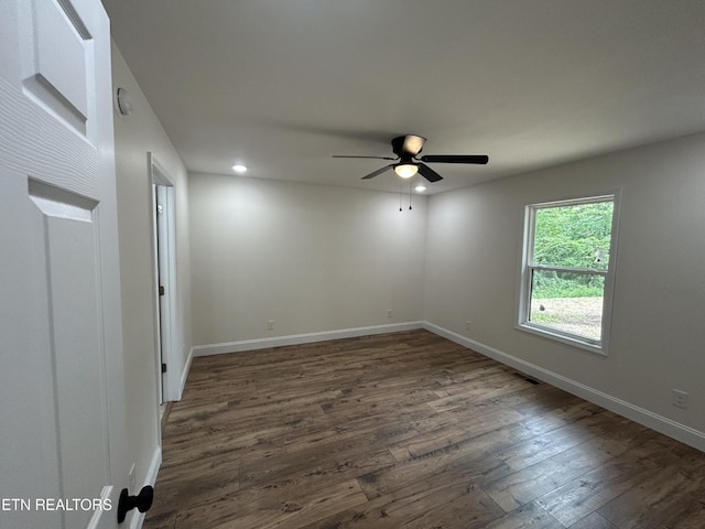 342 N Norris St, Jamestown, TN 38556 - unfurnished room featuring a ceiling fan, dark wood-style floors, baseboards, recessed lighting, and a smoke detector
