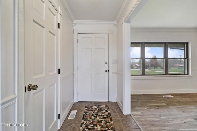 1128 Allardt Hwy, Jamestown, TN 38556 - entryway with ornamental molding and baseboards