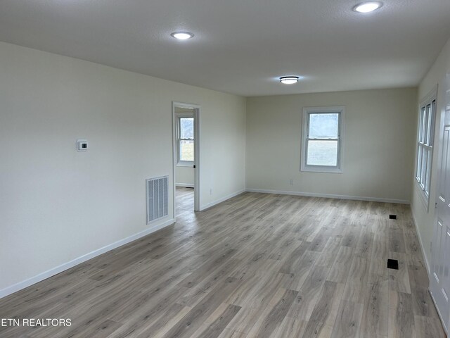 1462 Pennsylvania Ave, Jamestown, TN 38556 - empty room featuring light wood finished floors, baseboards, and recessed lighting