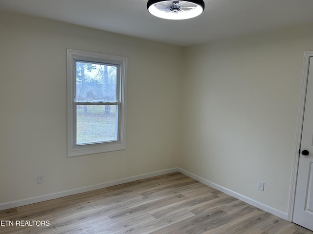 1462 Pennsylvania Ave, Jamestown, TN 38556 - unfurnished room featuring light wood-type flooring, plenty of natural light, and baseboards