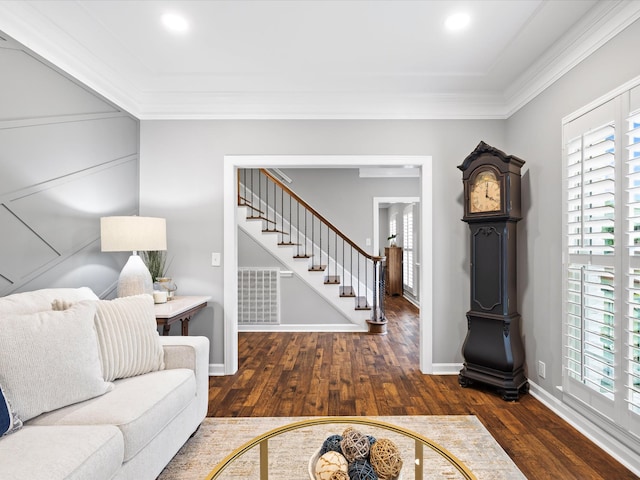 2207 Oakwood Ct, Franklin, TN 37064 - living area featuring wood finished floors, stairway, ornamental molding, baseboards, and recessed lighting