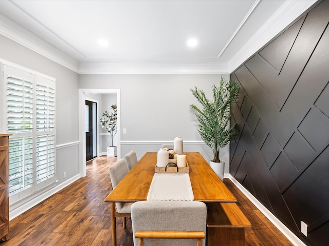 2207 Oakwood Ct, Franklin, TN 37064 - dining area featuring wood finished floors, ornamental molding, and baseboards
