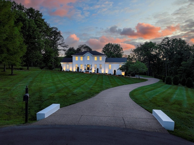 2207 Oakwood Ct, Franklin, TN 37064 - colonial home with a front lawn