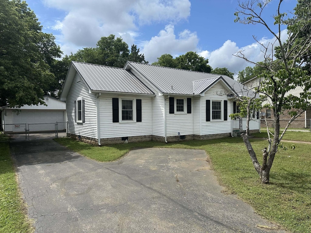 1125 Leaf Ave, Murfreesboro, TN 37130 - ranch-style house with an outbuilding, metal roof, a garage, and crawl space