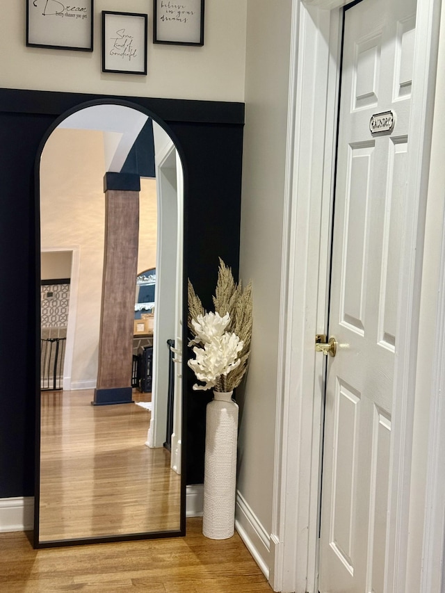 2815 Anglo Ct, Murfreesboro, TN 37129 - corridor with arched walkways, wood finished floors, and baseboards