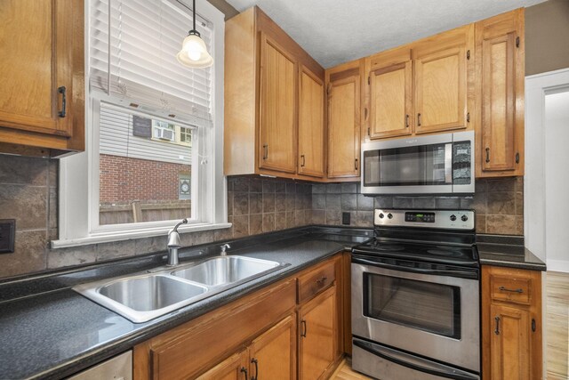 400 Connell St, Springfield, TN 37172 - kitchen with stainless steel appliances, dark countertops, a sink, and decorative backsplash