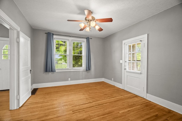 400 Connell St, Springfield, TN 37172 - empty room featuring healthy amount of natural light, light wood finished floors, a ceiling fan, a textured ceiling, and baseboards