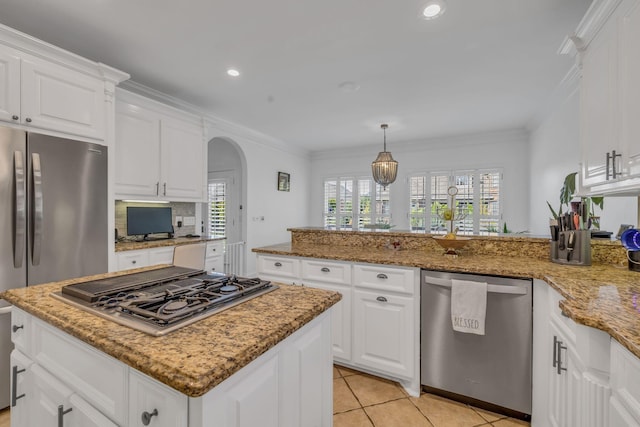 1918 Mosaic Trl, Murfreesboro, TN 37130 - kitchen featuring appliances with stainless steel finishes, arched walkways, white cabinets, a peninsula, and ornamental molding