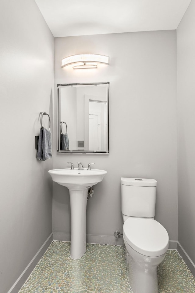 900 20th Ave S Unit 715, Nashville, TN 37212 - bathroom featuring baseboards, toilet, tile patterned flooring, and a sink