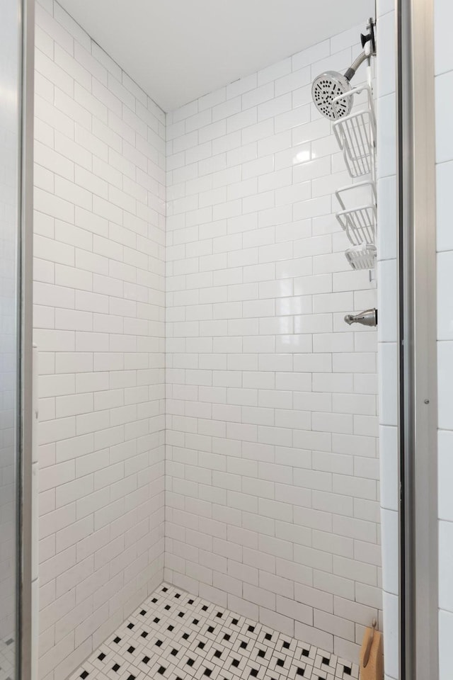 6116 Chickering Ct, Nashville, TN 37215 - full bath with a shower stall