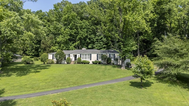 6116 Chickering Ct, Nashville, TN 37215 - ranch-style house with a front yard