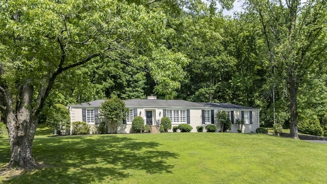 6116 Chickering Ct, Nashville, TN 37215 - ranch-style home with a front yard and a chimney