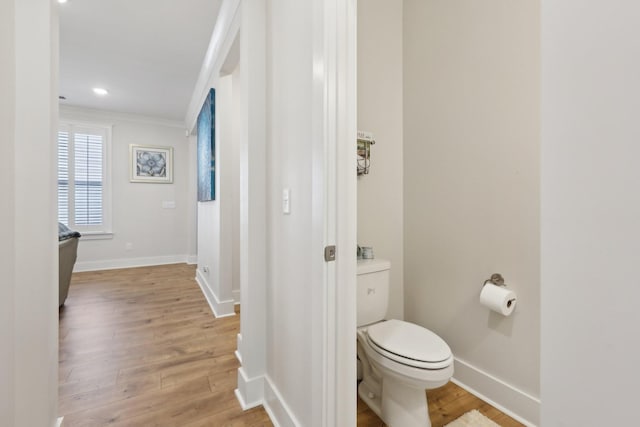 3617 Anthony Ave, Murfreesboro, TN 37129 - bathroom featuring wood finished floors, baseboards, toilet, and ornamental molding