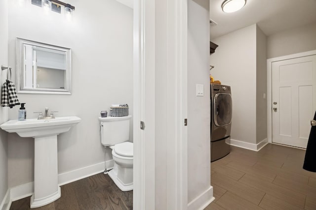 121 Regency Ln, Dickson, TN 37055 - bathroom with washer / dryer, toilet, baseboards, and wood finished floors