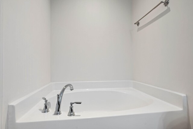 1710 Lone Jack Ln, Murfreesboro, TN 37129 - full bathroom featuring a bath