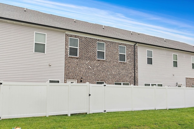 1710 Lone Jack Ln, Murfreesboro, TN 37129 - rear view of property with a fenced backyard, a gate, and roof with shingles