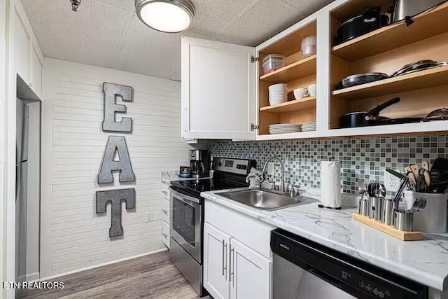 413 Baskins Creek Rd Apt 605, Gatlinburg, TN 37738 - kitchen featuring stainless steel appliances, a sink, open shelves, white cabinets, and wood finished floors