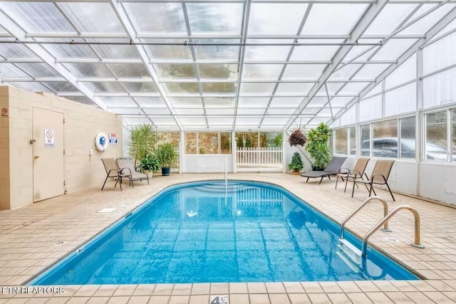 413 Baskins Creek Rd Apt 605, Gatlinburg, TN 37738 - indoor pool with a patio and glass enclosure