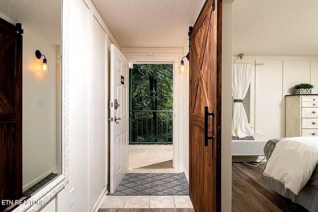 413 Baskins Creek Rd Apt 605, Gatlinburg, TN 37738 - entryway with a barn door, a textured ceiling, and light wood-type flooring