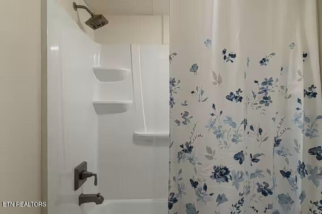 413 Baskins Creek Rd Apt 605, Gatlinburg, TN 37738 - bathroom with shower / bath combo with shower curtain