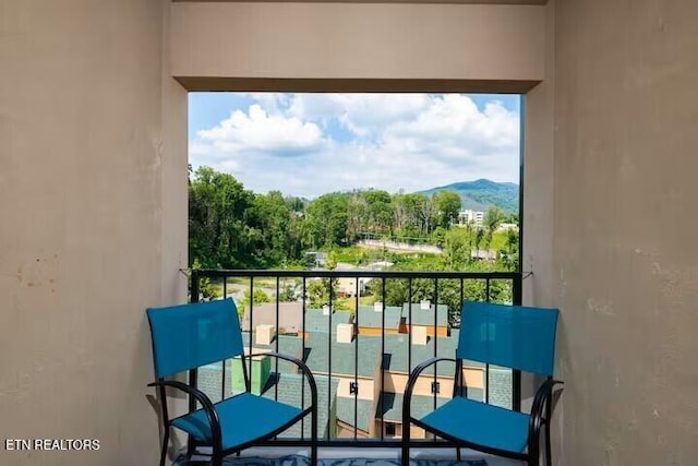 413 Baskins Creek Rd Apt 605, Gatlinburg, TN 37738 - balcony featuring a mountain view