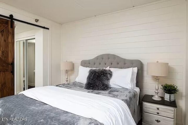 413 Baskins Creek Rd Apt 605, Gatlinburg, TN 37738 - bedroom with a barn door