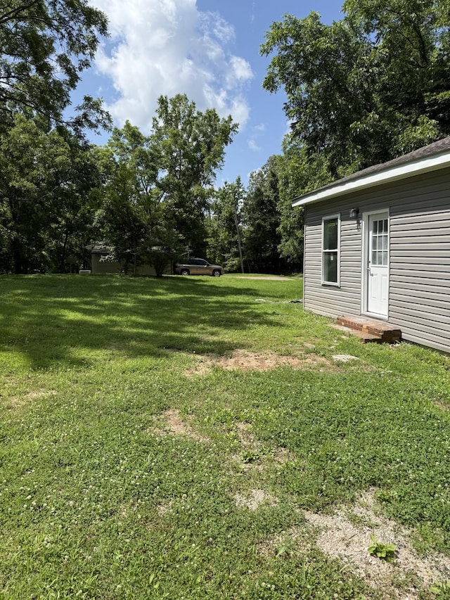 711 Gwen St, Paris, TN 38242 - view of grassy yard