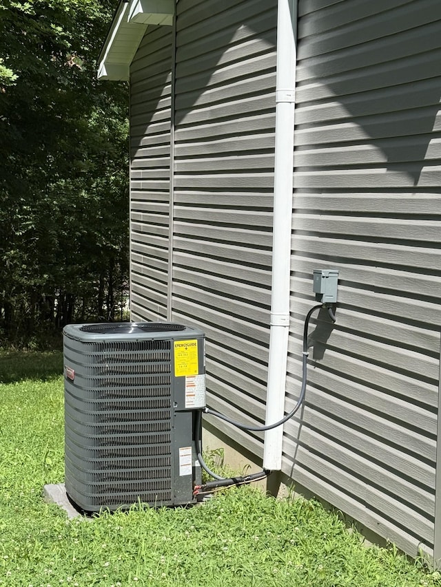 711 Gwen St, Paris, TN 38242 - exterior view of a cooling unit