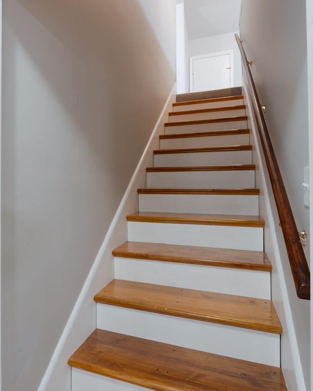 55 Bluebird Ln, Lafayette, TN 37083 - view of staircase