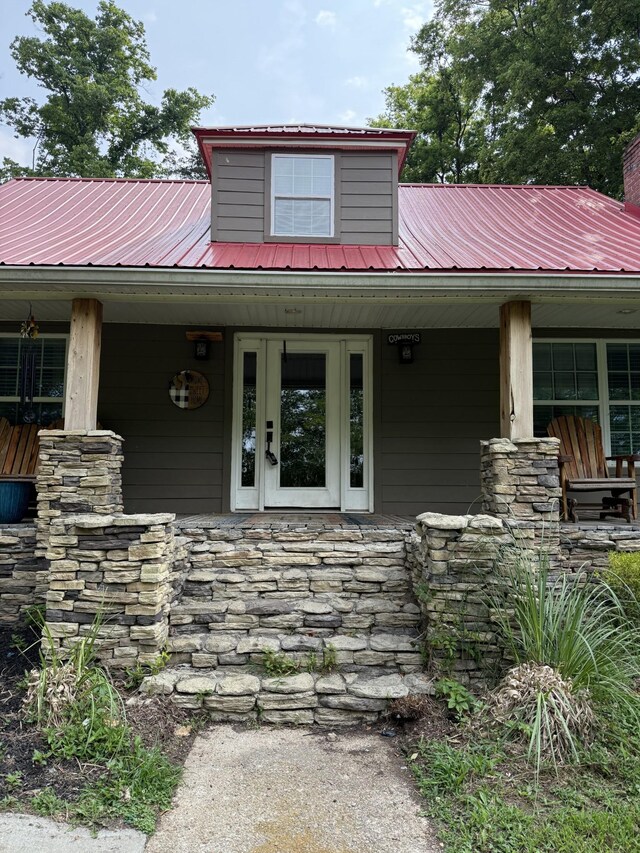 1650 E Beaverdam Rd, Centerville, TN 37033 - view of front facade featuring metal roof and a porch