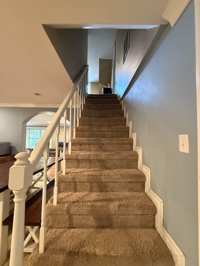 1650 E Beaverdam Rd, Centerville, TN 37033 - staircase with arched walkways