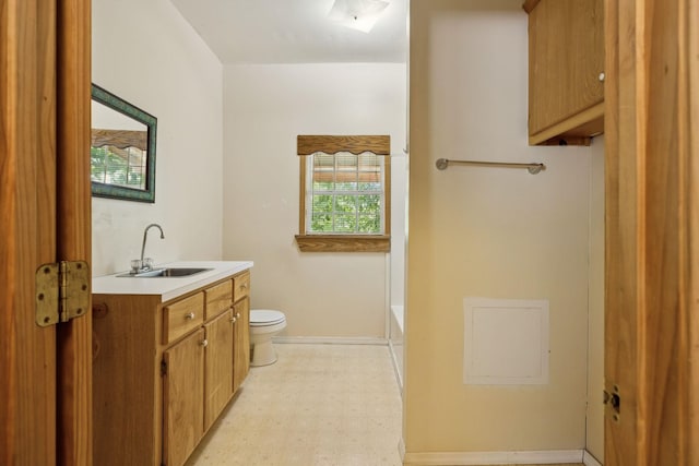 1319 Main St N, Carthage, TN 37030 - full bath featuring vanity, toilet, tile patterned floors, and baseboards