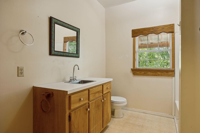 1319 Main St N, Carthage, TN 37030 - bathroom featuring tile patterned floors, toilet, vanity, a bathtub, and baseboards