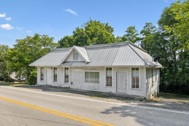 1319 Main St N, Carthage, TN 37030 - view of front of property featuring metal roof