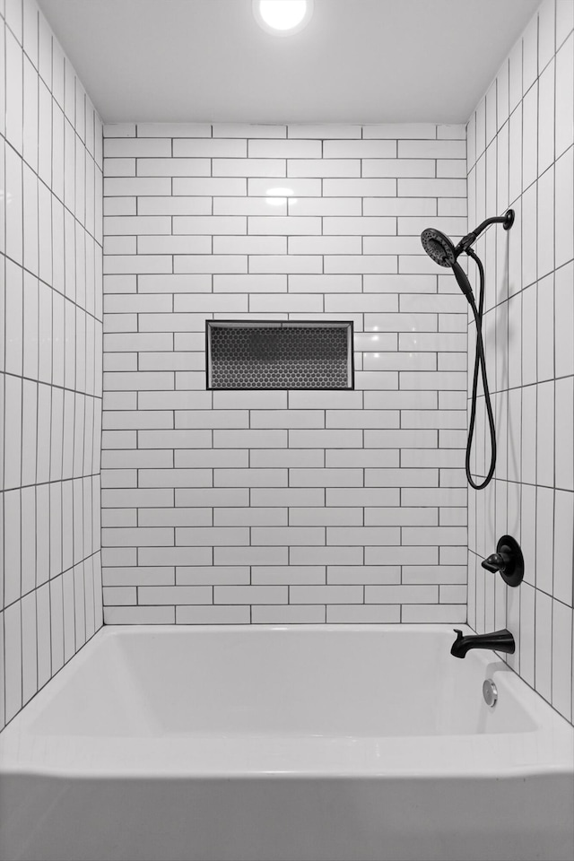 2605 Avalon Hl, Chattanooga, TN 37415 - full bath featuring  shower combination