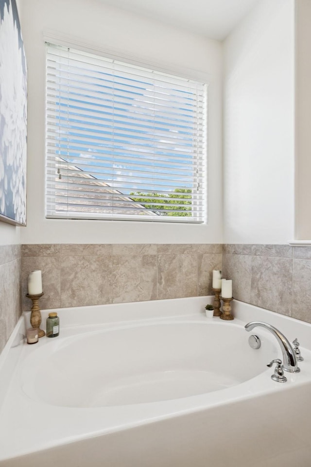 1074 Cantwell Pl, Spring Hill, TN 37174 - full bath with a garden tub