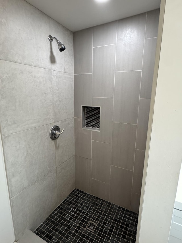 414 Washington St, Columbia, TN 38401 - bathroom featuring tiled shower