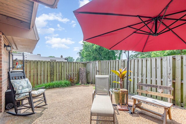 213 Cedarwood Ln, Madison, TN 37115 - fenced backyard featuring a patio area