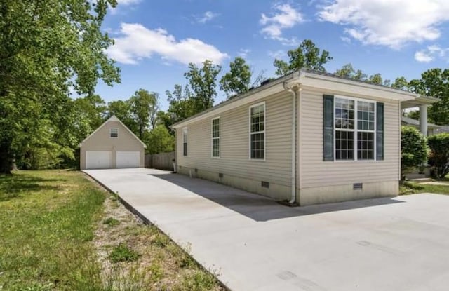 380 Station Dr, Waverly, TN 37185 - view of side of home featuring crawl space, a garage, an outbuilding, and a lawn