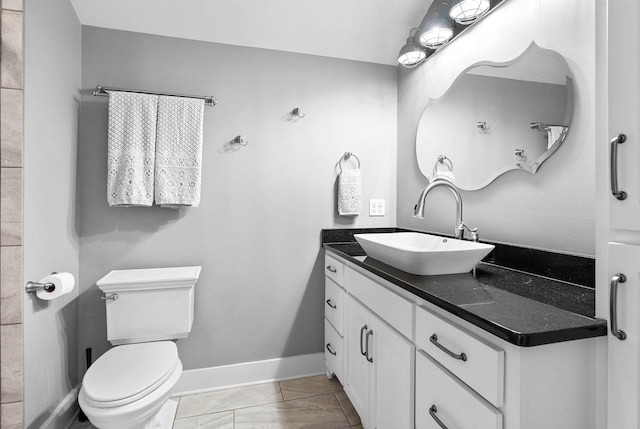 1400 Linden Ave, Nashville, TN 37212 - full bath with vanity, baseboards, and toilet