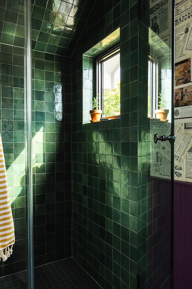 1400 Linden Ave, Nashville, TN 37212 - bathroom with a shower stall