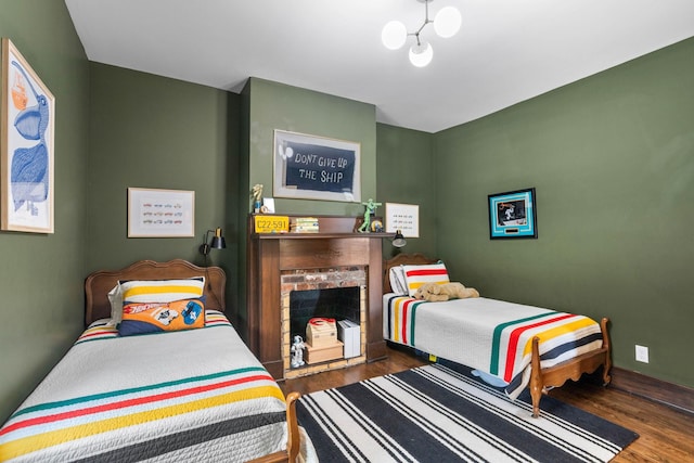 1400 Linden Ave, Nashville, TN 37212 - bedroom featuring wood finished floors, baseboards, and a chandelier