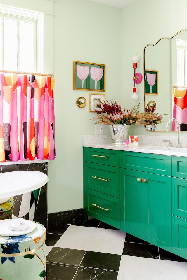 1400 Linden Ave, Nashville, TN 37212 - bathroom with vanity