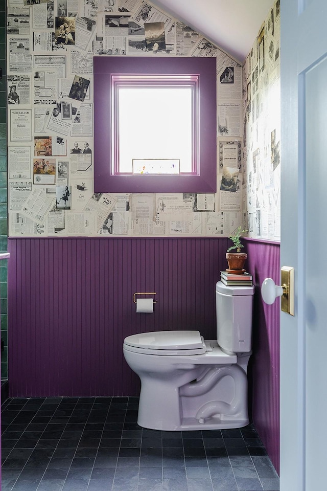 1400 Linden Ave, Nashville, TN 37212 - bathroom with toilet, healthy amount of natural light, and wallpapered walls