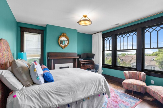 1400 Linden Ave, Nashville, TN 37212 - bedroom with wood finished floors and baseboards